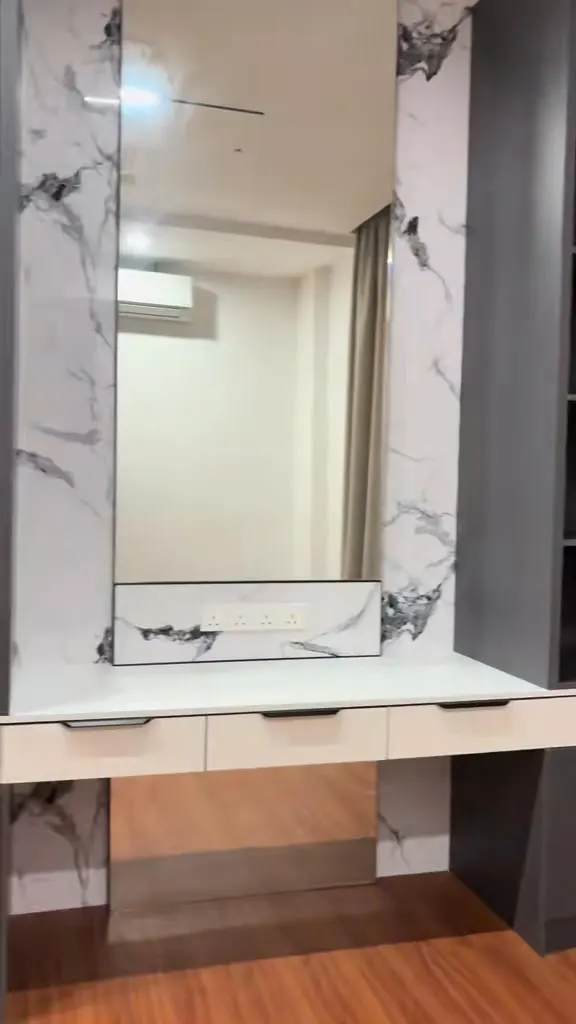 Real Cabchen built-in dressing table with a tall mirror, marble-look panels, drawers and built-in power sockets